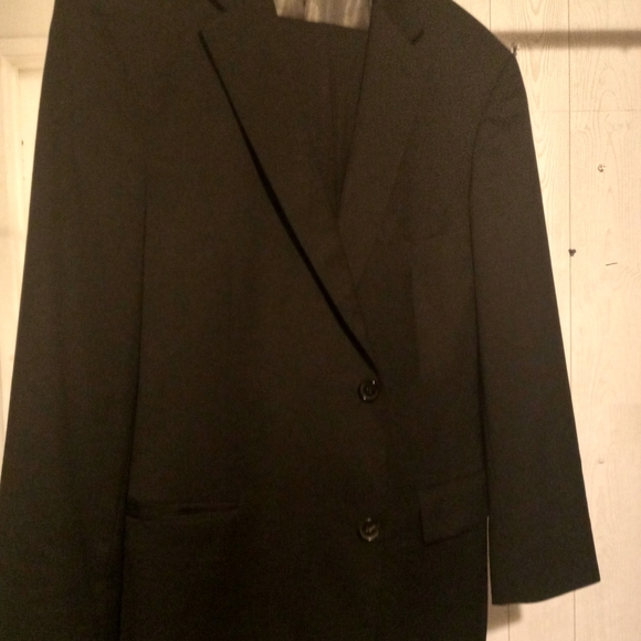 Beautiful Hugo Boss business suit gently used alwa